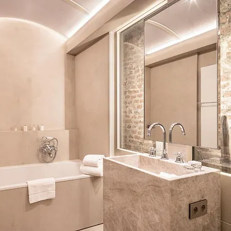 De Tuilerieen - Small Luxury Of The World 5*