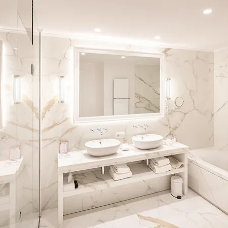 De Tuilerieen - Small Luxury Of The World 5*
